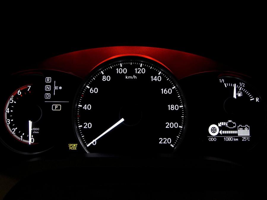  Lexus CT200h F-Sport 2011 года  (AU) (фото 5 из 16)